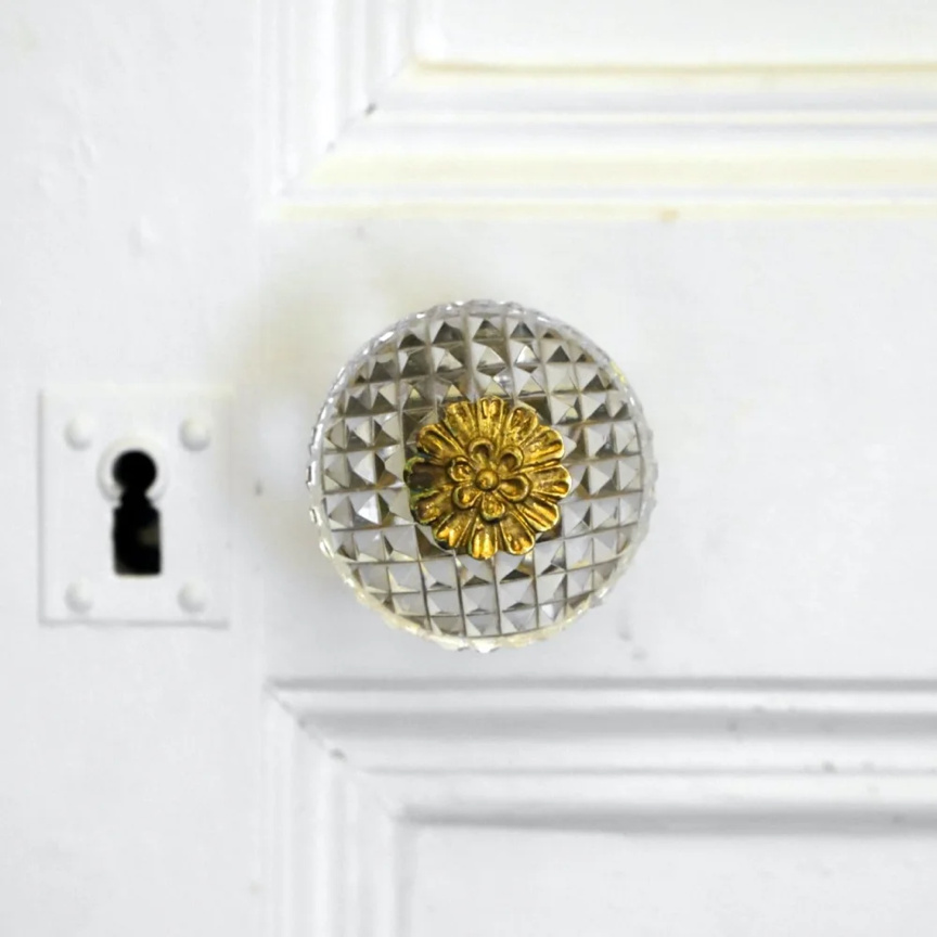 Door furniture, architraves, skirting